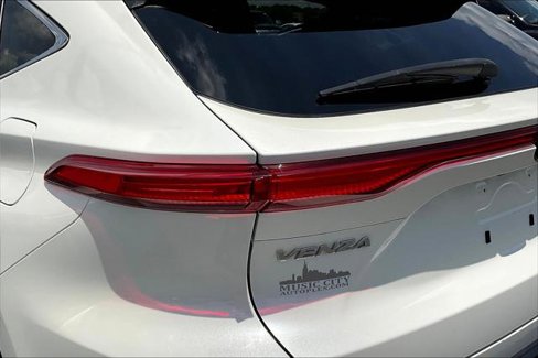 Used 2021 Toyota Venza LE w/ Carpet Mat Package (TMS) image 21