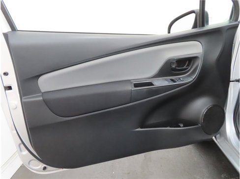 Used 2015 Toyota Yaris L image 5