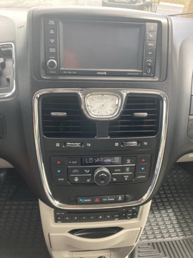 Used 2013 Chrysler Town & Country Touring-L w/ Premium Group image 13