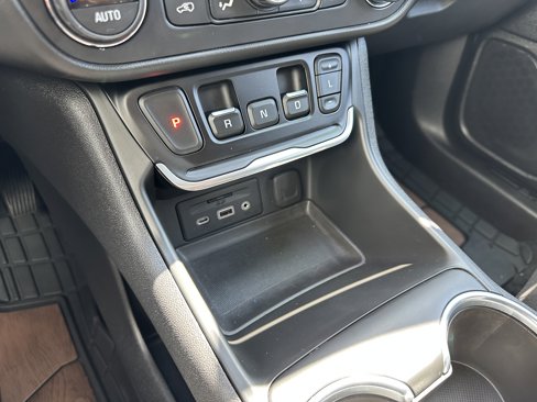 Used 2021 GMC Terrain SLE w/ Driver Convenience Package image 23
