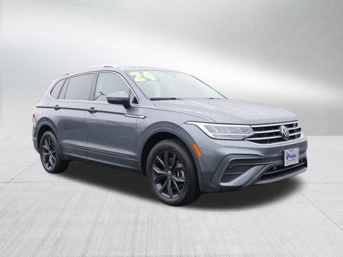 Used 2024 Volkswagen Tiguan SE image 9