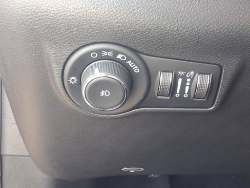 Used 2022 Jeep Compass Latitude image 14