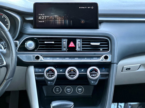 Used 2022 Genesis G70 2.0T image 17