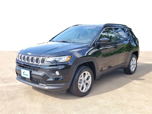 New 2025 Jeep Compass Latitude image 3