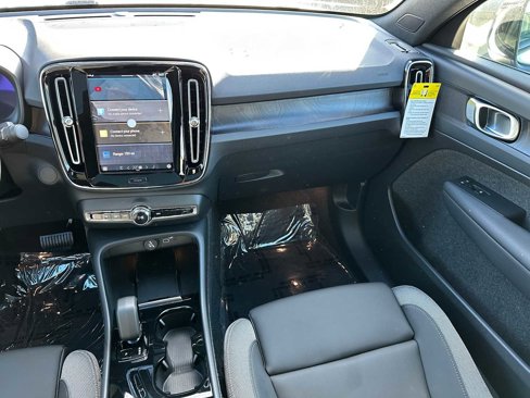 Certified 2024 Volvo C40 Recharge Core w/ Climate Package image 18