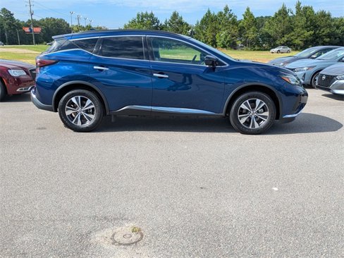 Used 2022 Nissan Murano SV image 2