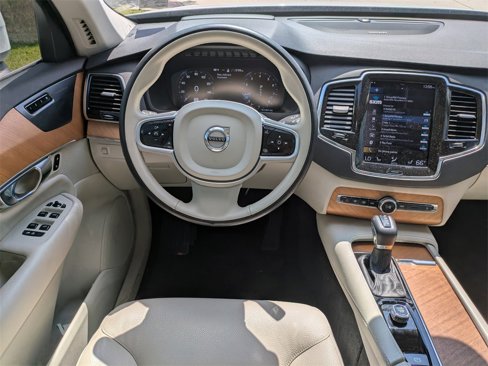 Certified 2022 Volvo XC90 T6 Momentum w/ Advanced Package image 15