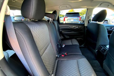 Used 2019 Nissan Rogue SV image 17