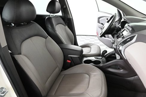 Used 2010 Hyundai Tucson Limited image 12