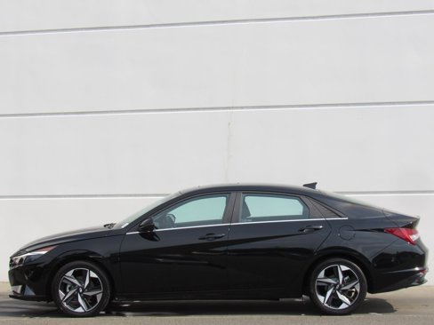 Used 2023 Hyundai Elantra Limited image 4