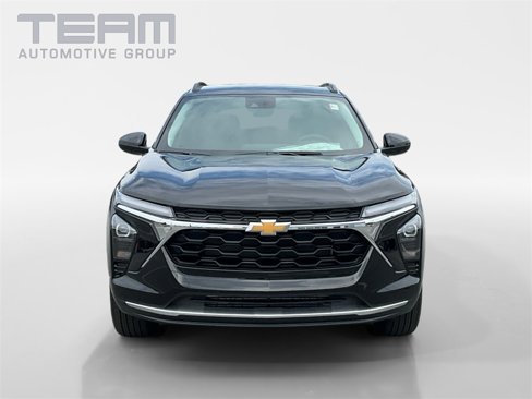 New 2026 Chevrolet Trax LT w/ Driver Confidence Package image 2