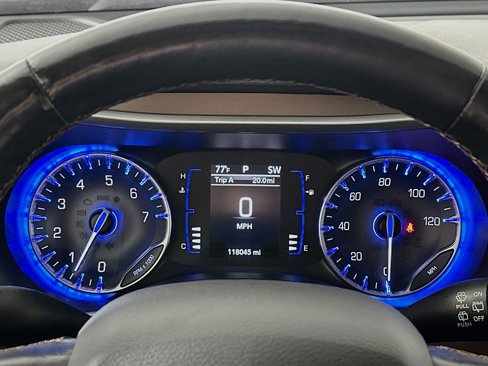 Used 2019 Chrysler Pacifica Touring-L image 12