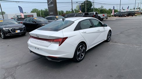 Used 2023 Hyundai Elantra SEL w/ Convenience Package image 5