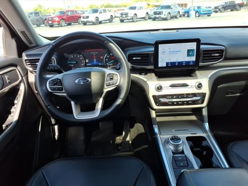 Used 2023 Ford Explorer XLT w/ Equipment Group 202A image 18