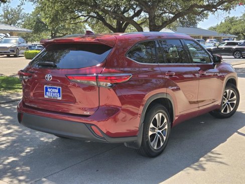Used 2021 Toyota Highlander XLE image 5