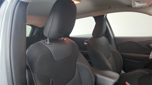 Used 2015 Jeep Cherokee Latitude w/ Comfort/Convenience Group image 10