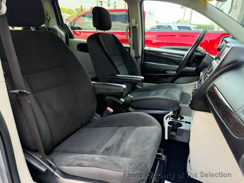 Used 2019 Dodge Grand Caravan SE image 37