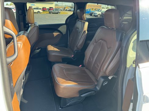 Used 2017 Chrysler Pacifica Limited image 12