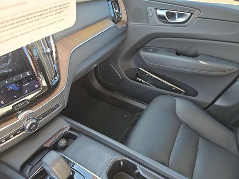 Certified 2022 Volvo XC60 B5 Momentum w/ Climate Package image 32