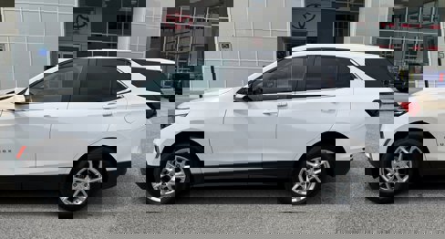 Used 2022 Chevrolet Equinox LT image 2
