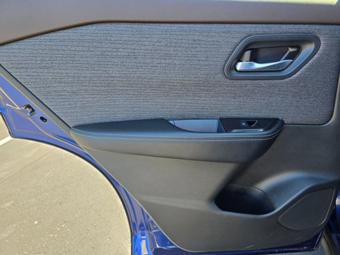 Used 2023 Nissan Rogue SV image 37