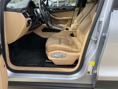Used 2018 Porsche Macan image 11