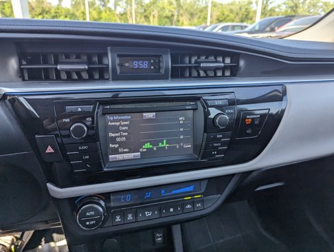 Used 2014 Toyota Corolla LE image 10