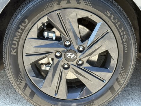 Used 2023 Hyundai Elantra SEL image 12