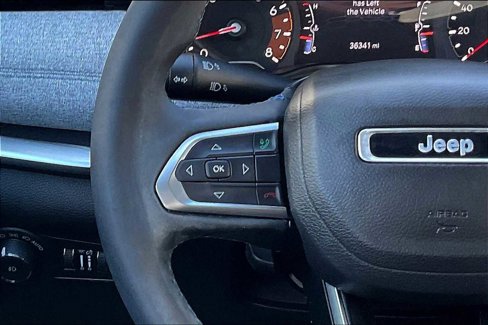 Used 2022 Jeep Compass Latitude image 17