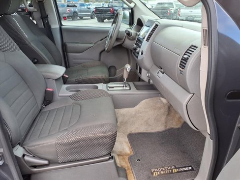 Used 2015 Nissan Frontier Desert Runner image 12