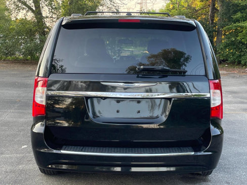 Used 2016 Chrysler Town & Country Touring w/ Driver Convenience Group image 21