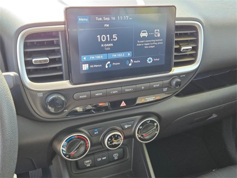 Used 2024 Hyundai Venue SE image 25