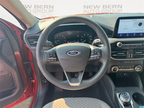 Used 2020 Ford Escape SE image 12