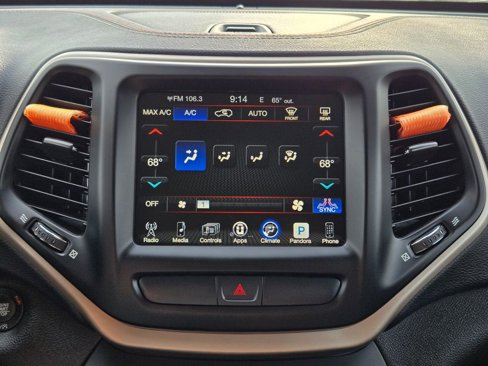 Used 2017 Jeep Cherokee Latitude w/ Comfort/Convenience Group image 20