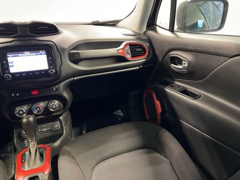 Used 2017 Jeep Renegade Trailhawk image 11