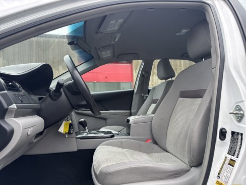 Used 2014 Toyota Camry LE image 4