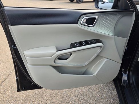 Used 2023 Kia Soul LX image 18
