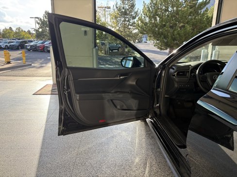 Used 2021 Toyota Camry SE image 15