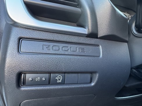 Used 2023 Nissan Rogue S image 16