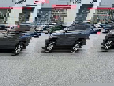Used 2019 Toyota RAV4 LE image 2