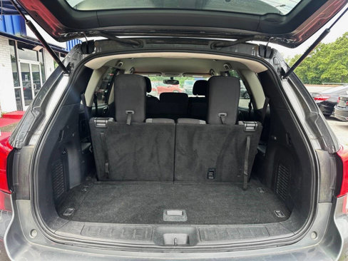 Used 2018 Nissan Pathfinder SV image 5