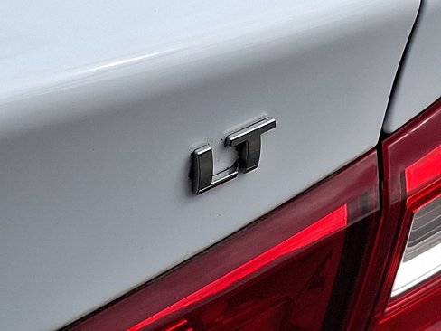 Used 2016 Chevrolet Malibu LT image 22
