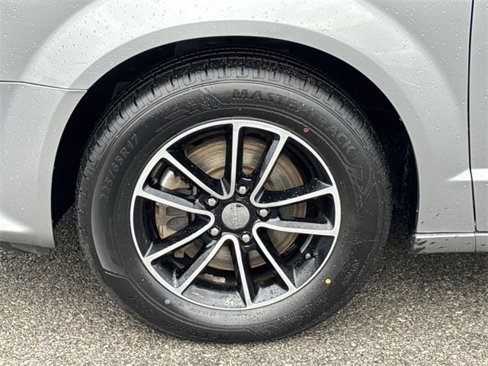 Used 2019 Dodge Grand Caravan GT image 22