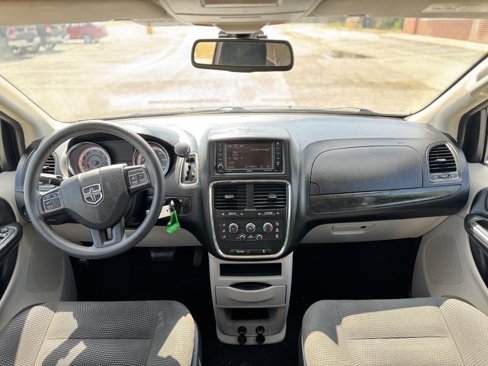 Used 2020 Dodge Grand Caravan SE w/ UConnect Hands-Free Group image 9