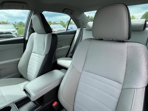Used 2016 Toyota Camry SE image 7