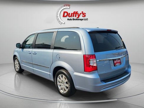 Used 2013 Chrysler Town & Country Touring image 16