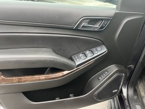 Used 2018 Chevrolet Suburban LT image 15