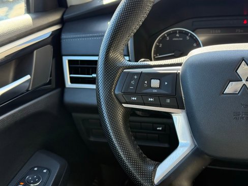 Used 2024 Mitsubishi Outlander SE image 10