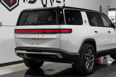 Used 2023 Rivian R1S Adventure image 13