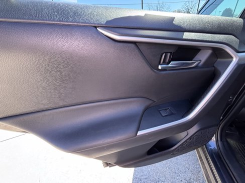 Used 2022 Toyota RAV4 XLE image 13